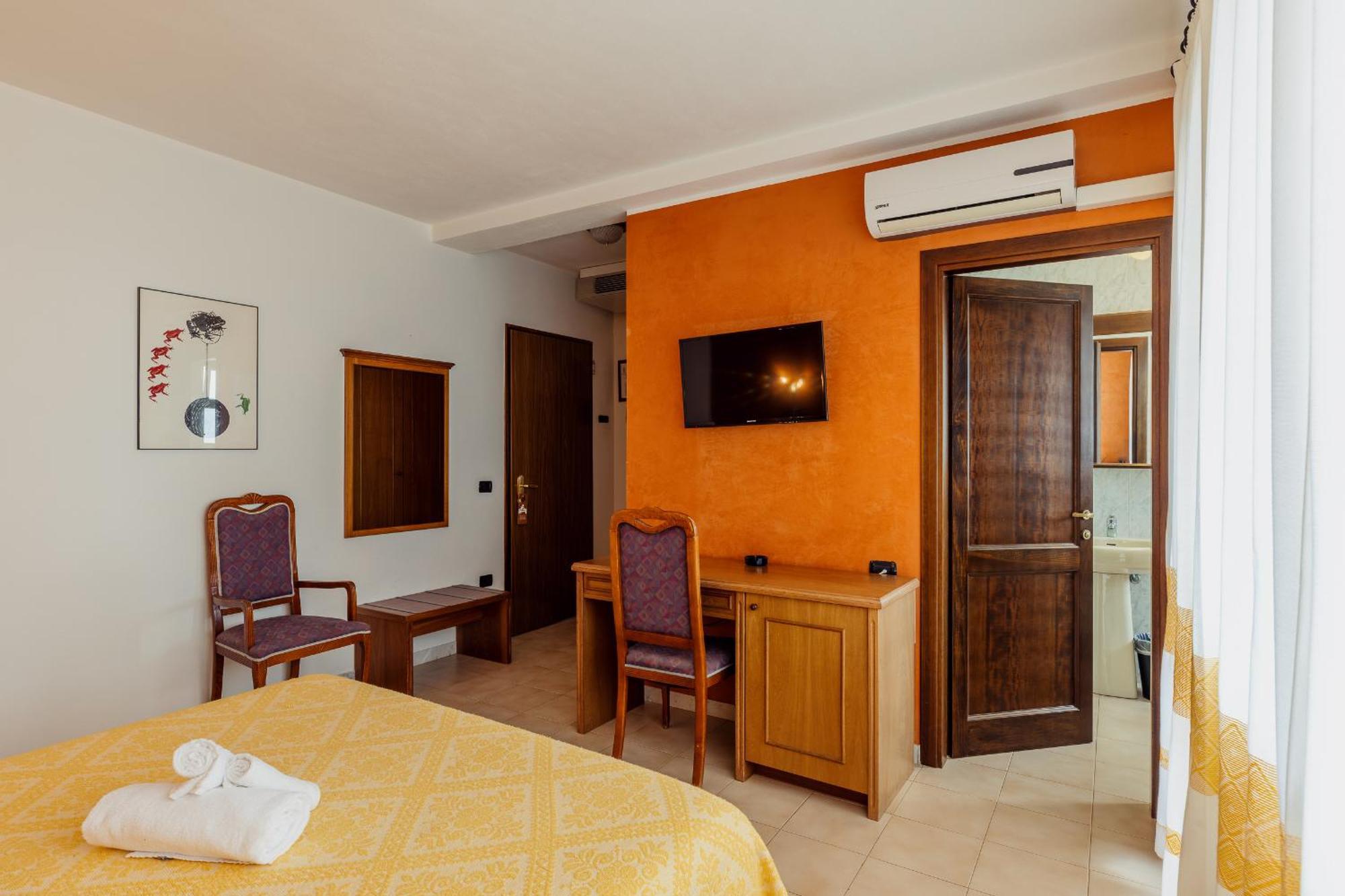 Malaspina Hotel & Resort Bosa Exterior photo